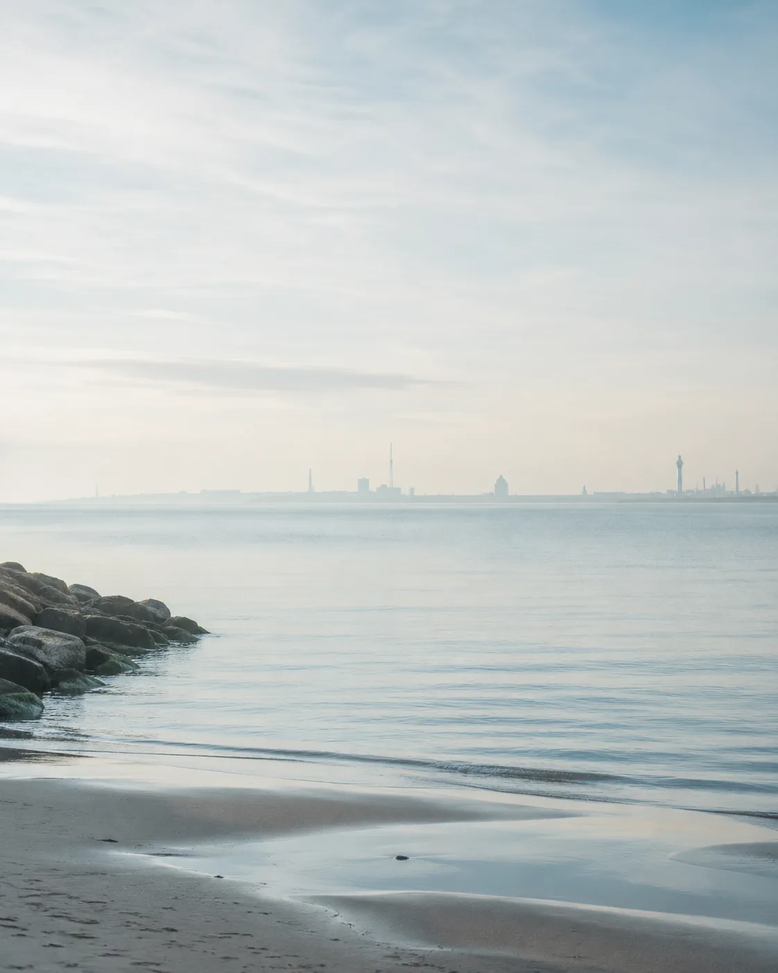 Ruhiges Meer am Morgen